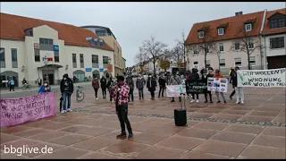 Asylbewerber protestieren am Montag in Bernburg