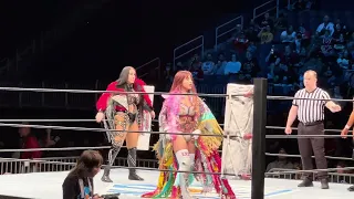 Mina Shirakawa's and Viva Van's Entrances at NJPW Windy City Riot [Live Crowd Reactions]