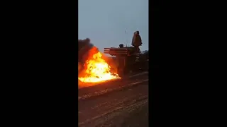 #Kyivunderattack ukranian woman tossing molotov cocktails to Russian Tanks in #Kyiv