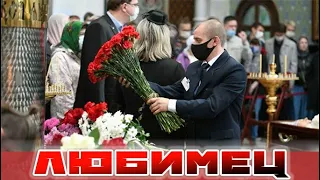 Названа причина смерти любимца россиян: не падайте со стула!