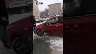 Пешеходы решили проучить автохама