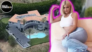 Kylie Jenner e seu PALÁCIO cor de ROSA