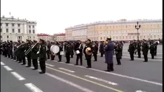 Репетиция военного оркестра на дворцовой площади в Питере