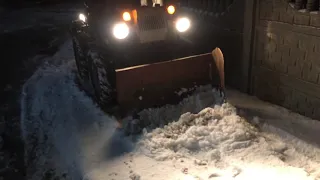 Чистим снег в гору! TZ-4k-14 Чешский мини трактор