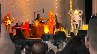 Robert Plant with Alisson Kraus - Band Intro - The Battle of Evermore (Led Zeppelin Cover) Toronto