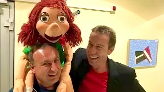 Bauchredner Peter Moreno mit Puppe Erna und Fan. (Bayern)