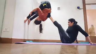 couples yoga challenge!! wall balance challenge!! #yoga #coupleyogachallenge #yogapractice #viral