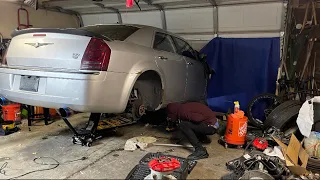 Putting a 2020 hellcat drivetrain in a 2008 Chrysler 300! (+burnouts and sliding😳)