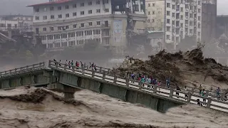 Flooding in Kastamonu, Turkey! Bridges destroyed and houses flooded as Inebolu stream overflows