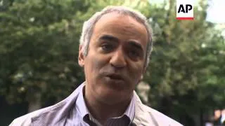 Kasparov arrives at police station for questioning over alleged participation in rally