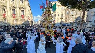 Festa S. Agata ‘24 - Catania.  Le Ntuppatedde danzano  insieme alle candelore