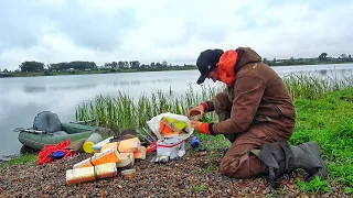 ПОПАЛ НА ОСЕННИЙ ЖОР, НЕ УСПЕВАЮ НА 2 УДОЧКИ! Рыбалка на поплавок осенью