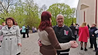 21.04.24г..."А Куда Бежать"... Игорь Алехин... звучит на танцполе в Гомельском парке...