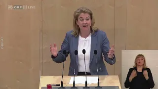 Beate Meinl-Reisinger (NEOS) in der 153. Nationalratssitzung am 27. April 2022