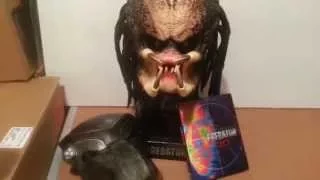 Predator Bust Unboxing with Predator 1987 3D Blu Ray [Review Room]