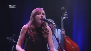 Siobhan Miller perfoms "If I Had Known" live at the Tolbooth