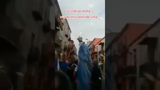 VIRGEN MUEVE LOS BRAZOS AL TRATAR DE CAERSE. ( OBSERVA CPN ATENCIÓN)