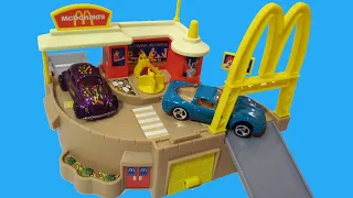 Hot Wheels World McDonald's Mini Playset with Spinning Drive Thru Playground Garage