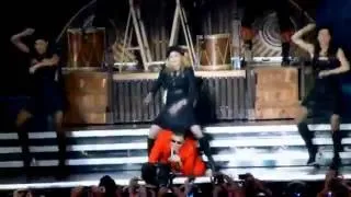 Madonna 마돈나  PSY  GangNam Style & Give It To Me Madison Square , NYC 11 13 2012