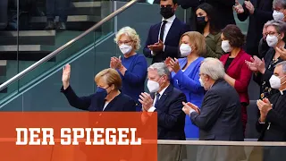 Standing Ovations für Angela Merkel bei Scholz-Kanzlerwahl | DER SPIEGEL