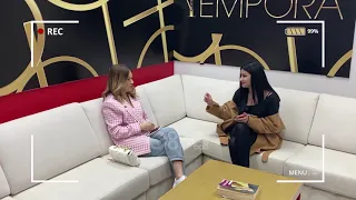 Kamera e fshehte: Fansja lesbike puth me zor Antoneta Koçin, kapen për flokësh #EXPULS