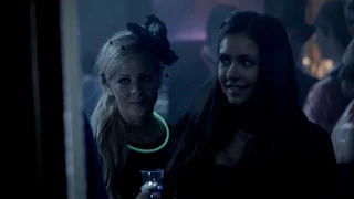 TVD - Damon leva Elena a festa de faculdade 4x04 (Dublado)