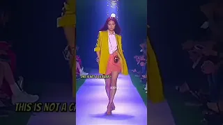 This is real catwalk 👠