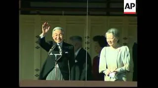 Emperor and family appear for New Year greetings