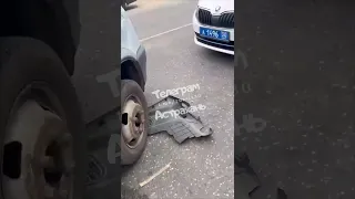 В результате столкновения авто на улице Рыбинская в Астрахани водителя маршрутки зажало в салоне