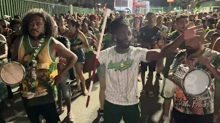 Bateria do Império Serrano no ensaio de rua pra o carnaval 2024