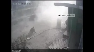 Момент прилёта ракеты в жилой дом в Харькове!