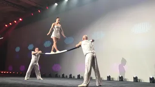 High flying acrobatic bar act