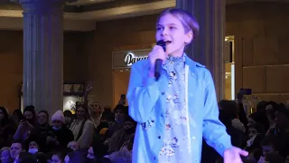 1 KIDS FASHION WEEK 2021 03 08 Анюта Бажанова с песней Индиго и Танц группа Фломинга