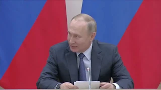 Путин встречается с рабочей группой по Конституции.