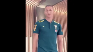 RICHARLISON FAZENDO RESENHA NA SELEÇÃO  BRASILEIRA