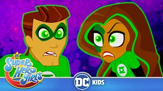 DC Super Hero Girls En Español | Linterna Verde contra Linterna Verde | DC Kids