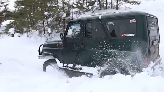 Как едет по снегу заряженный УАЗ ХАнтер
