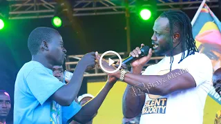 Essanyu !! BebeCool Awadde Omuvubuka wa Ghetto Collabo bwabadde ayimba ku PLU Tournament Finals