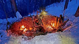 How to survive at night in FREEZING DEEP SNOW? Bushcraft camping, Wilderness cooking