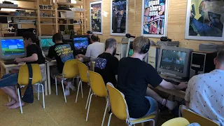 Back to 2000s: Retro LAN Party в гараже! По сетке в Quake 3, Warcraft 3, CS 1.6, Worms, Half-Life 1.