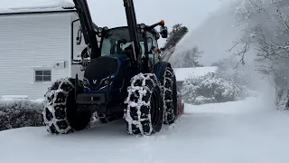snørydding med Valtra a115 snowline 2450