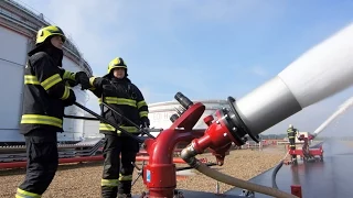 POŽÁRY.cz: Cvičení MERO 2014 prověřilo hasiče při požáru velkokapacitní nádrže s ropou