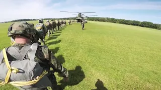 CH-47 CHINOOK AIRBORNE JUMP