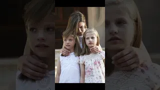 La reina Letizia y sus hijas #princessleonor #princesaleonor #infantasofia #queenletizia #felipevi