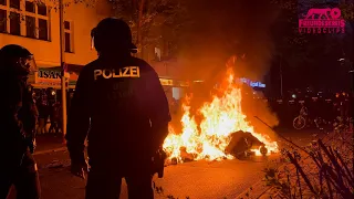 Angriffe auf Polizei nachdem sie friedliche Revolutionäre 1.Mai-Demo Berlin 2021 mehrmals störte