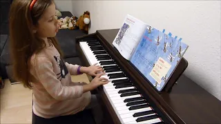 Summ, Summ, Summ - Leandra (6 Jahre) lernt Klavier spielen