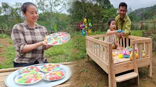 The wife picks oranges to sell, the husband makes a wooden bed for his daughter