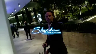 Fall Out Star Walton Goggins, Kindly stops to Sign Autograph in London