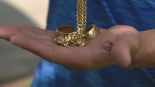 Drivers beware: Roadside scammers offering 'gold' for cash. It’s fake.