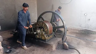 22 HP old black engine amazing start up and properly working on Atta chaki machine!